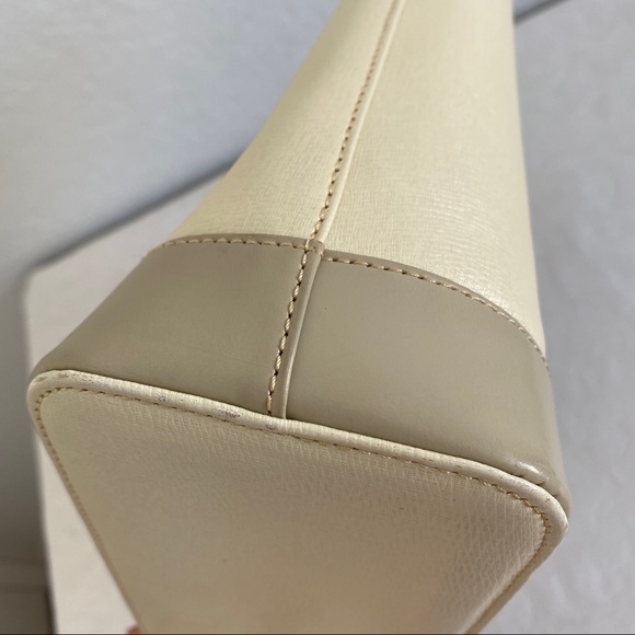 Burberry ivory structured leather hobo bag - Picture 12 of 13